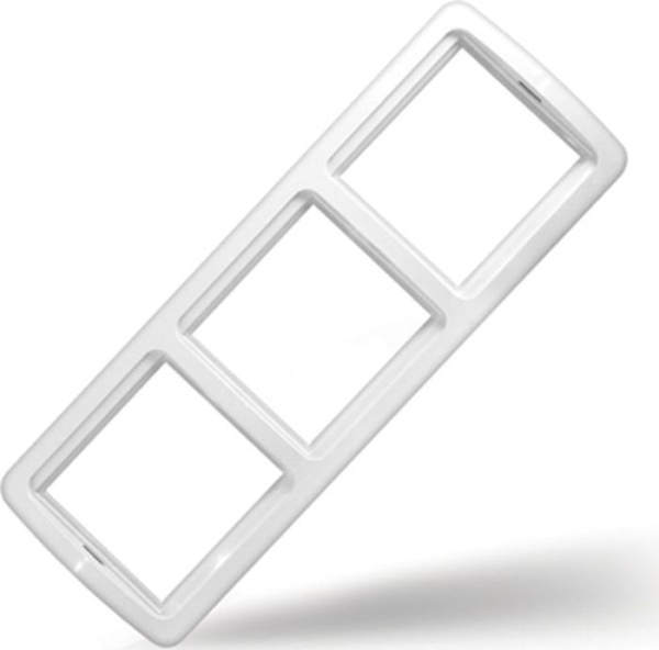 Рамка трехместная горизонтальная белая "Валери"